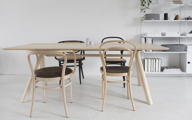 Thonet Stühle und Esstisch