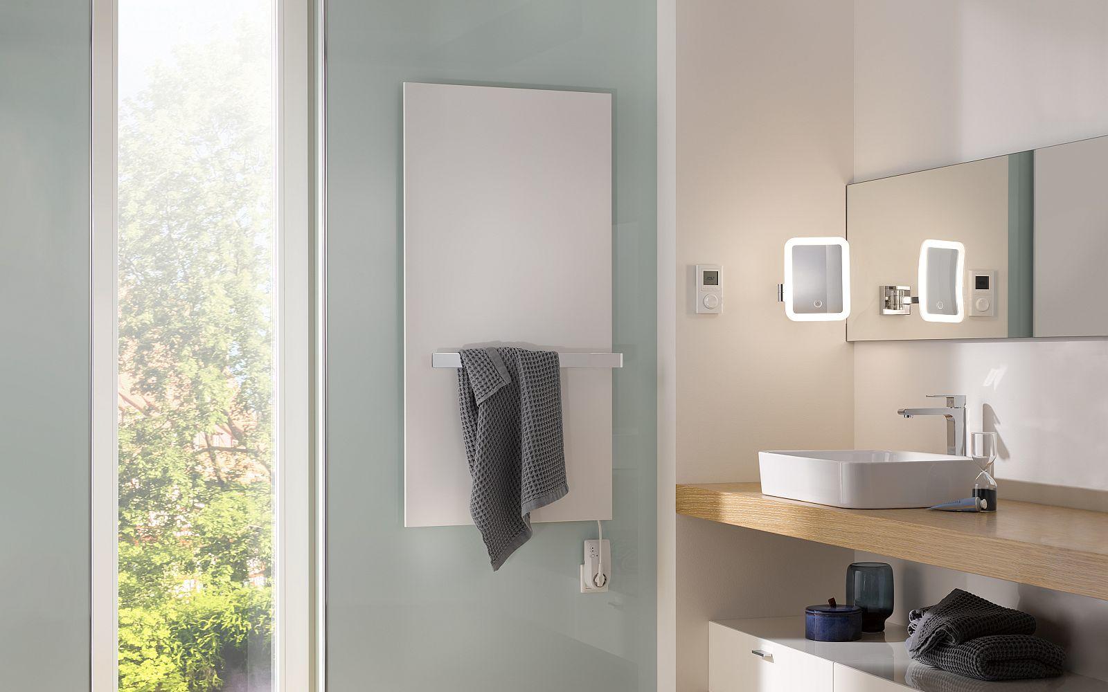 Weißer Handtuchhalter und Designheizkörper Retango von HSK